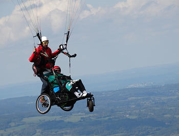 Les fauteuils volants - Leader Volcans d'Auvergne (Agrandir l'image).